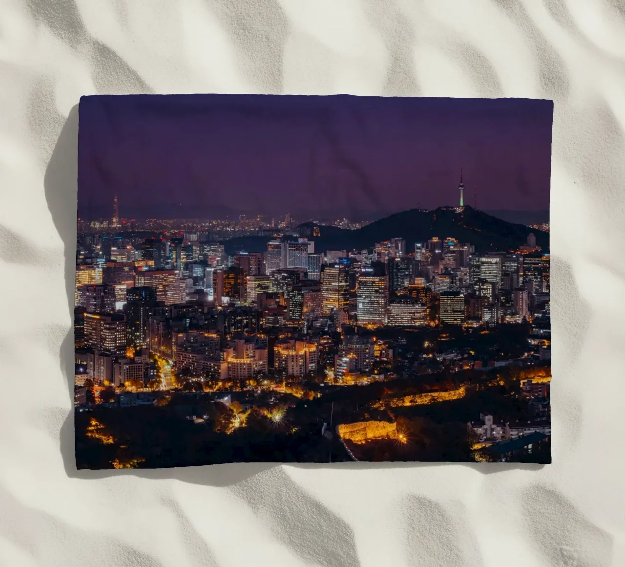Skyline notturno della città di Seul, Corea del Sud telo mare da mbgraphx2