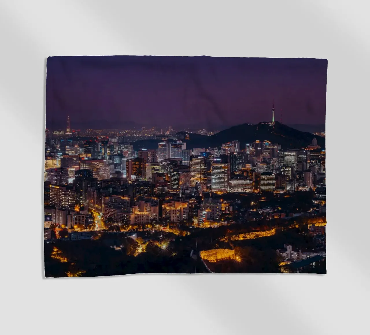 Skyline notturno della città di Seul, Corea del Sud telo mare da mbgraphx2