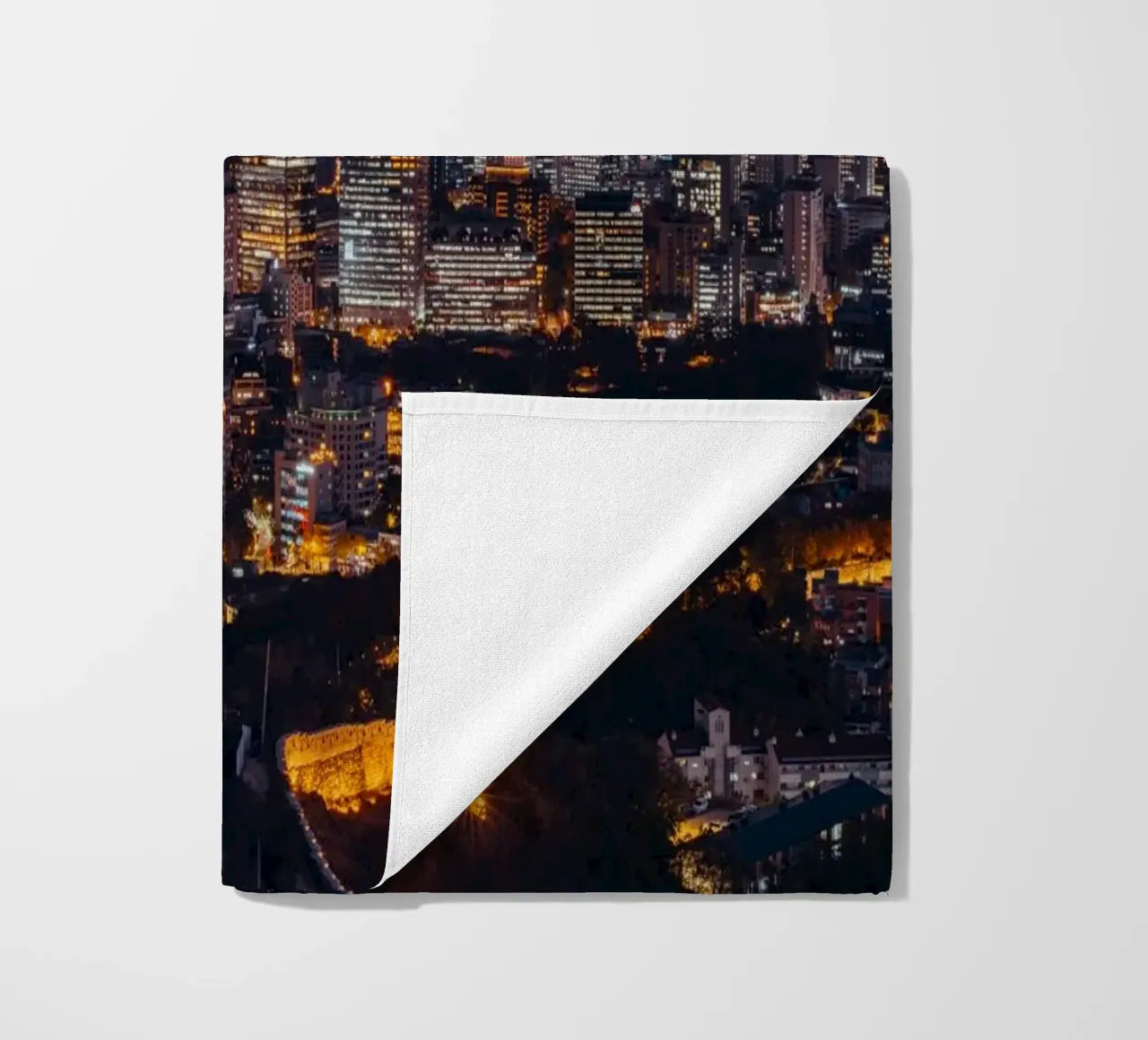 Skyline notturno della città di Seul, Corea del Sud telo mare da mbgraphx2