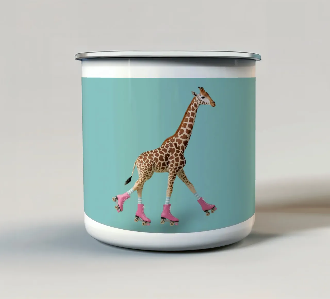 Giraffa a rullo tazza in smalto da Doodle Dreams Art