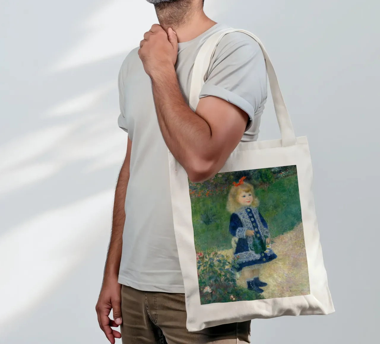 Auguste Renoir - Una ragazza con l'annaffiatoio borsa in juta da Timeless Artworks