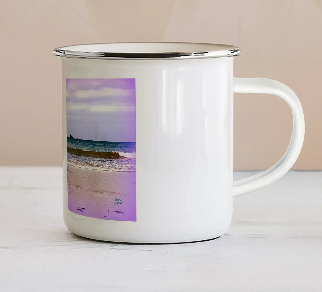 I SOGNI NON HANNO LIMITI. tazza in smalto da TYPOGRAPHY BY THIERRY VOBMANN