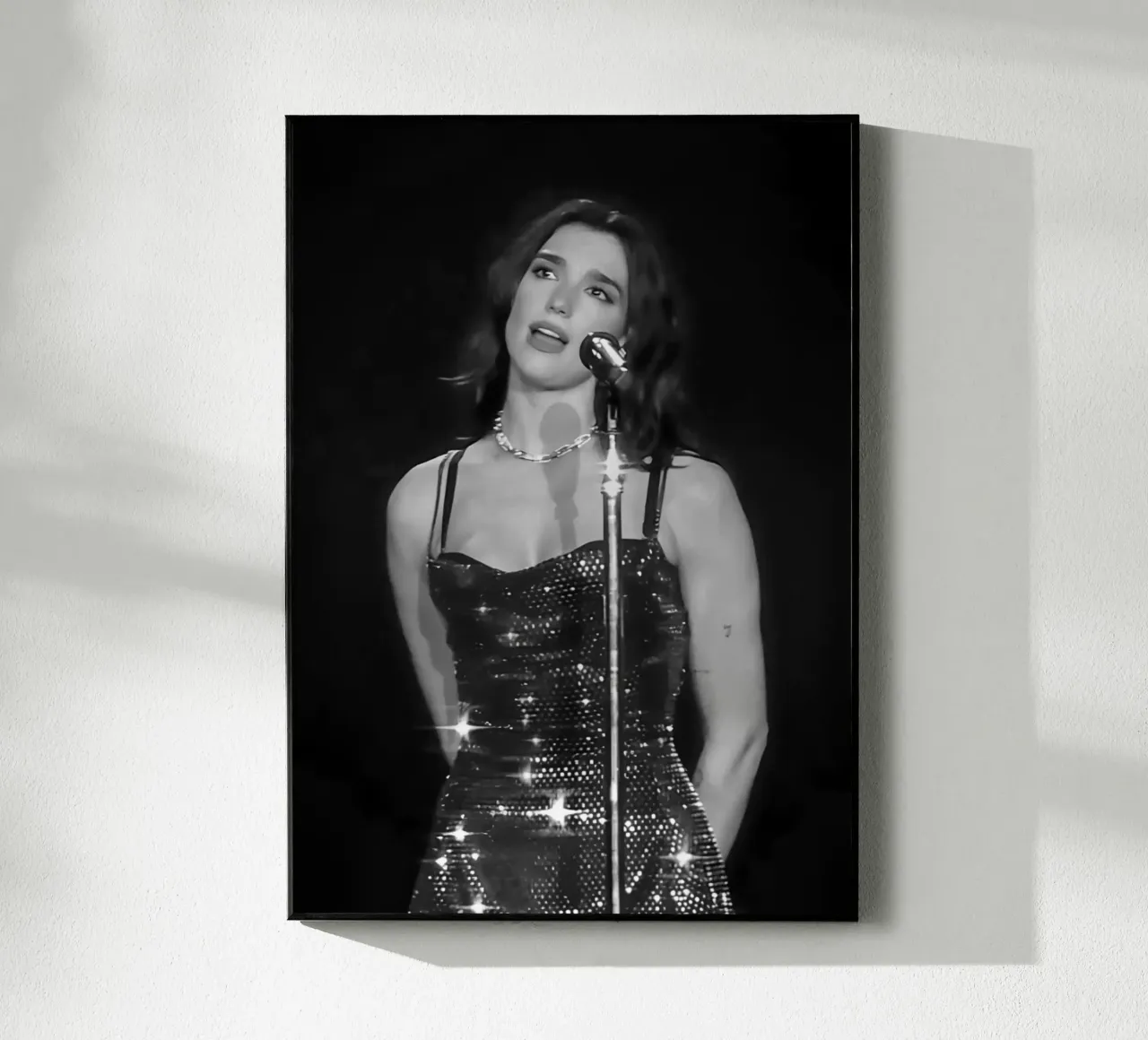Dua Lipa BW plexiglass da Music Vibes