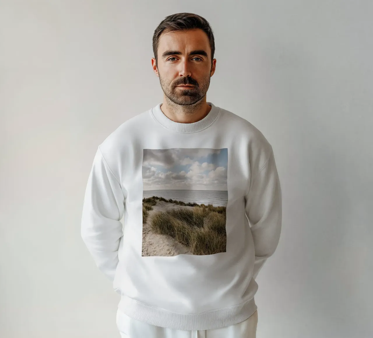 Spiaggia serena, dune e vista mare felpa da The art seasons