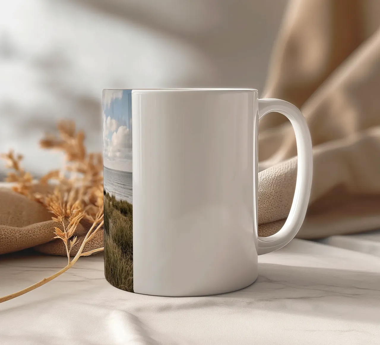 Spiaggia serena, dune e vista mare tazza in ceramica da The art seasons