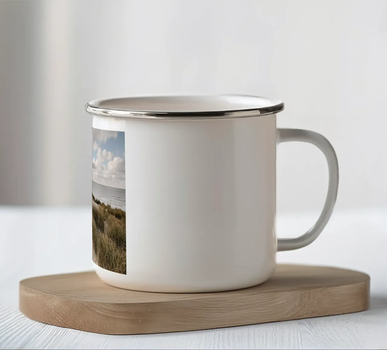 Spiaggia serena, dune e vista mare tazza in smalto da The art seasons