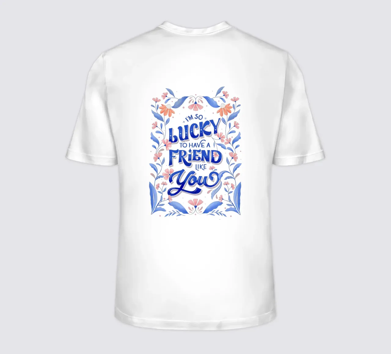 Amicizia. Amore. Aforisma e fiori pastello. t-shirt da CalliLetters