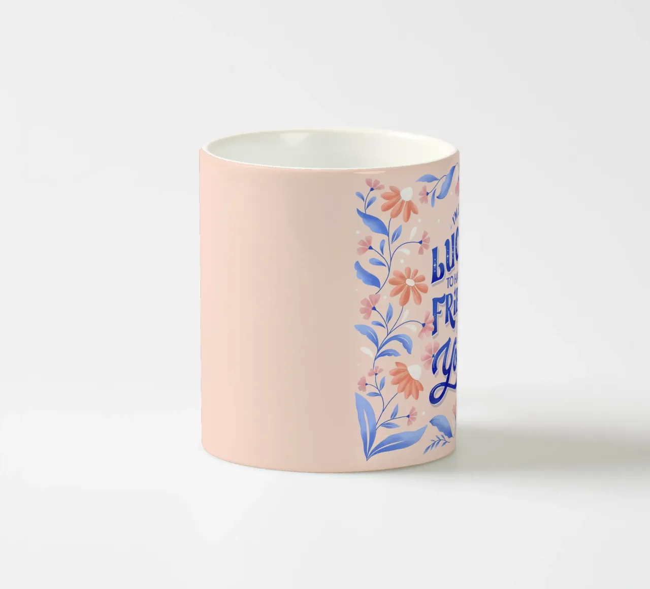 Amicizia. Amore. Aforisma e fiori pastello. tazza in ceramica da CalliLetters