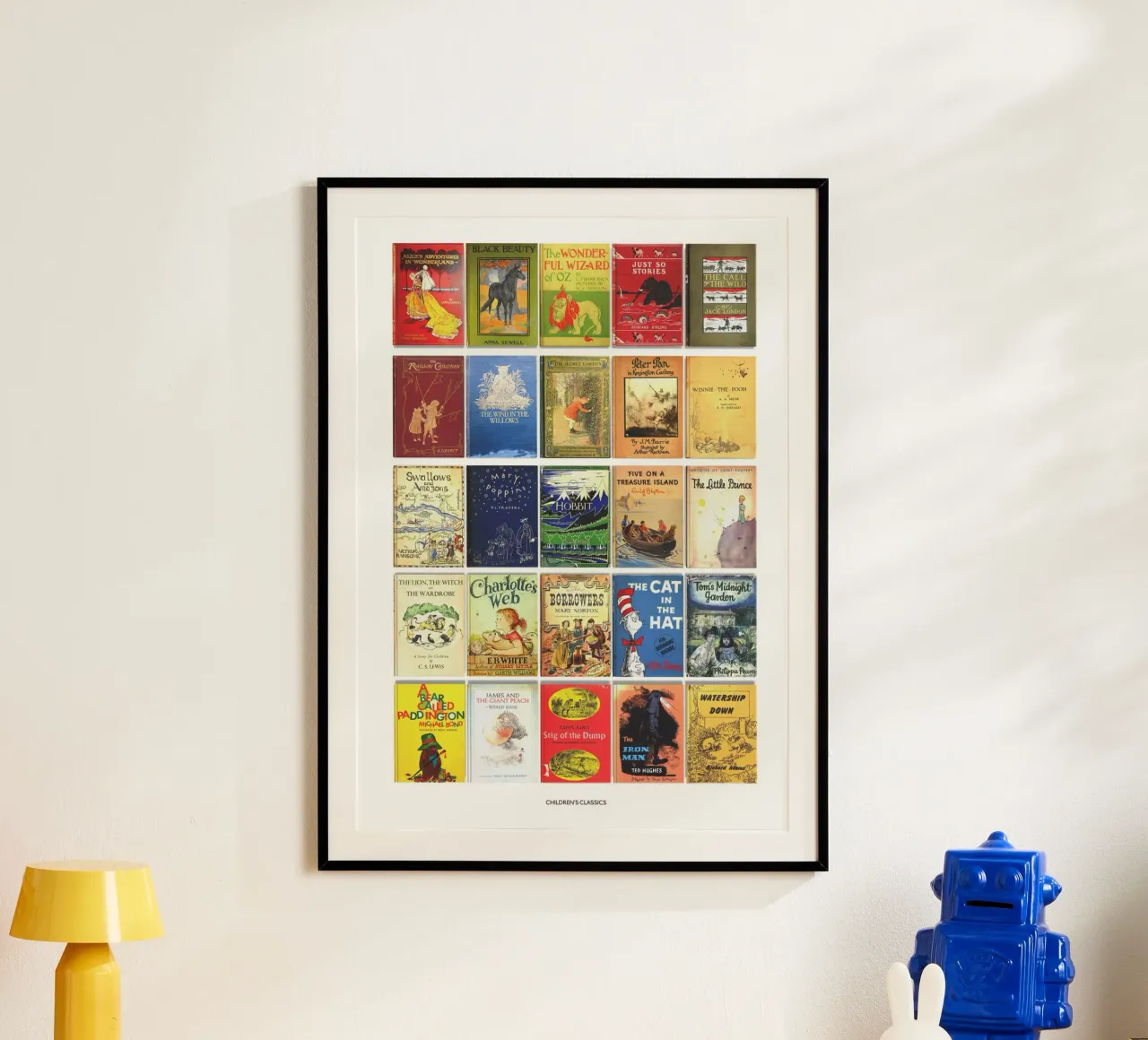 I più grandi libri per l'infanzia - Raccolta di copertine della prima edizione poster con telaio in alluminio da MissLiterarty