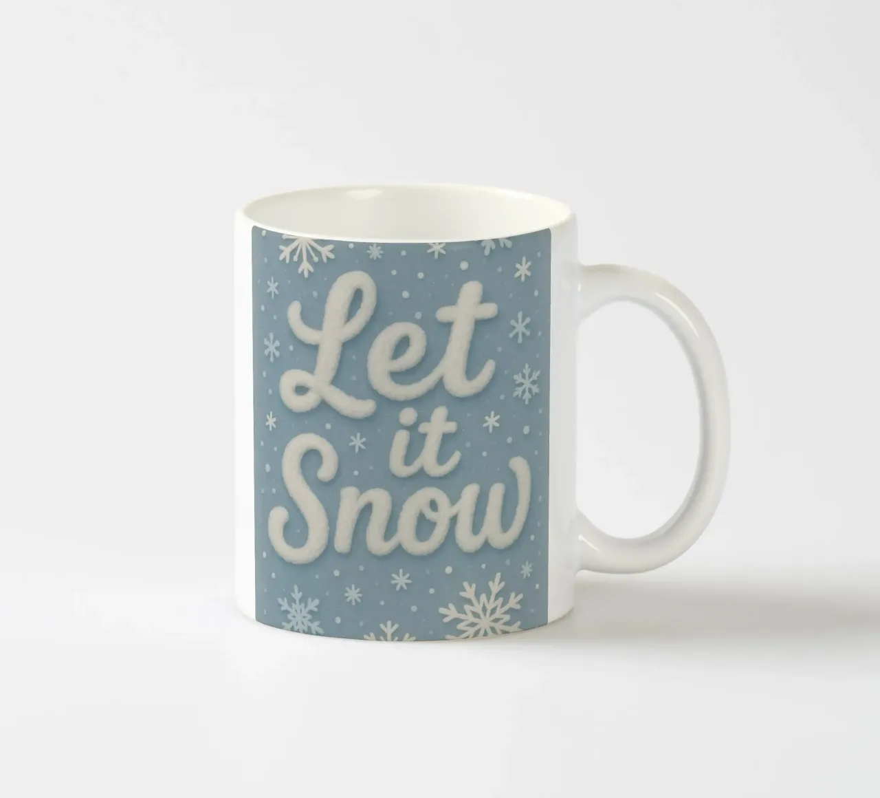 Morbide scritte invernali sulla neve tazza in ceramica da Nordic Noel Studio