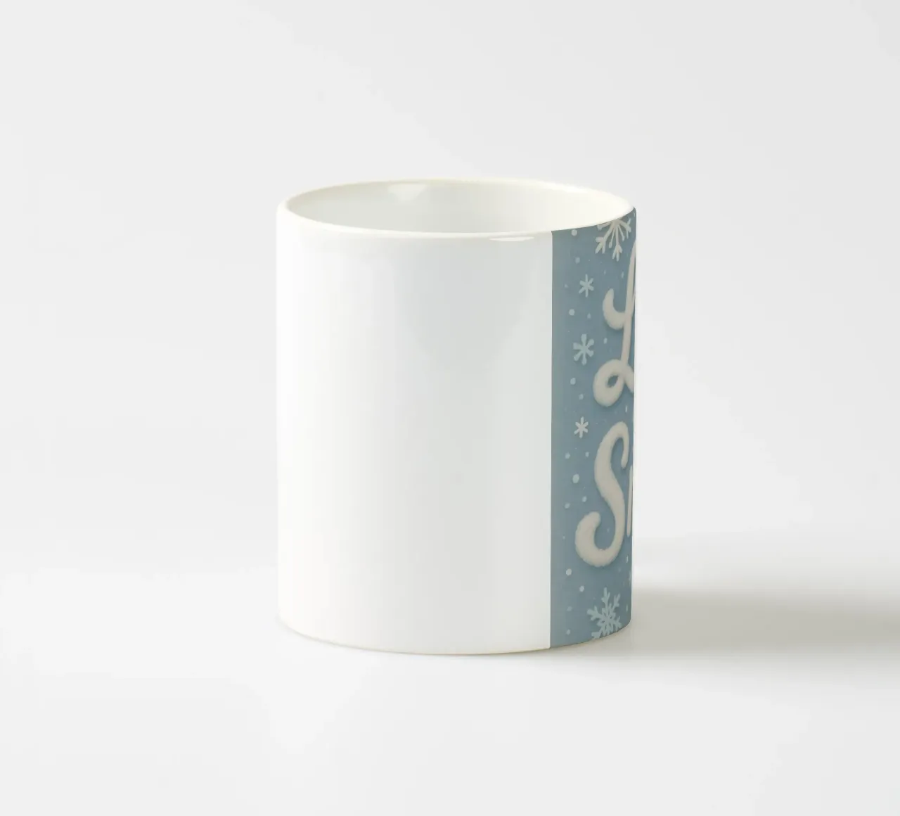 Morbide scritte invernali sulla neve tazza in ceramica da Nordic Noel Studio