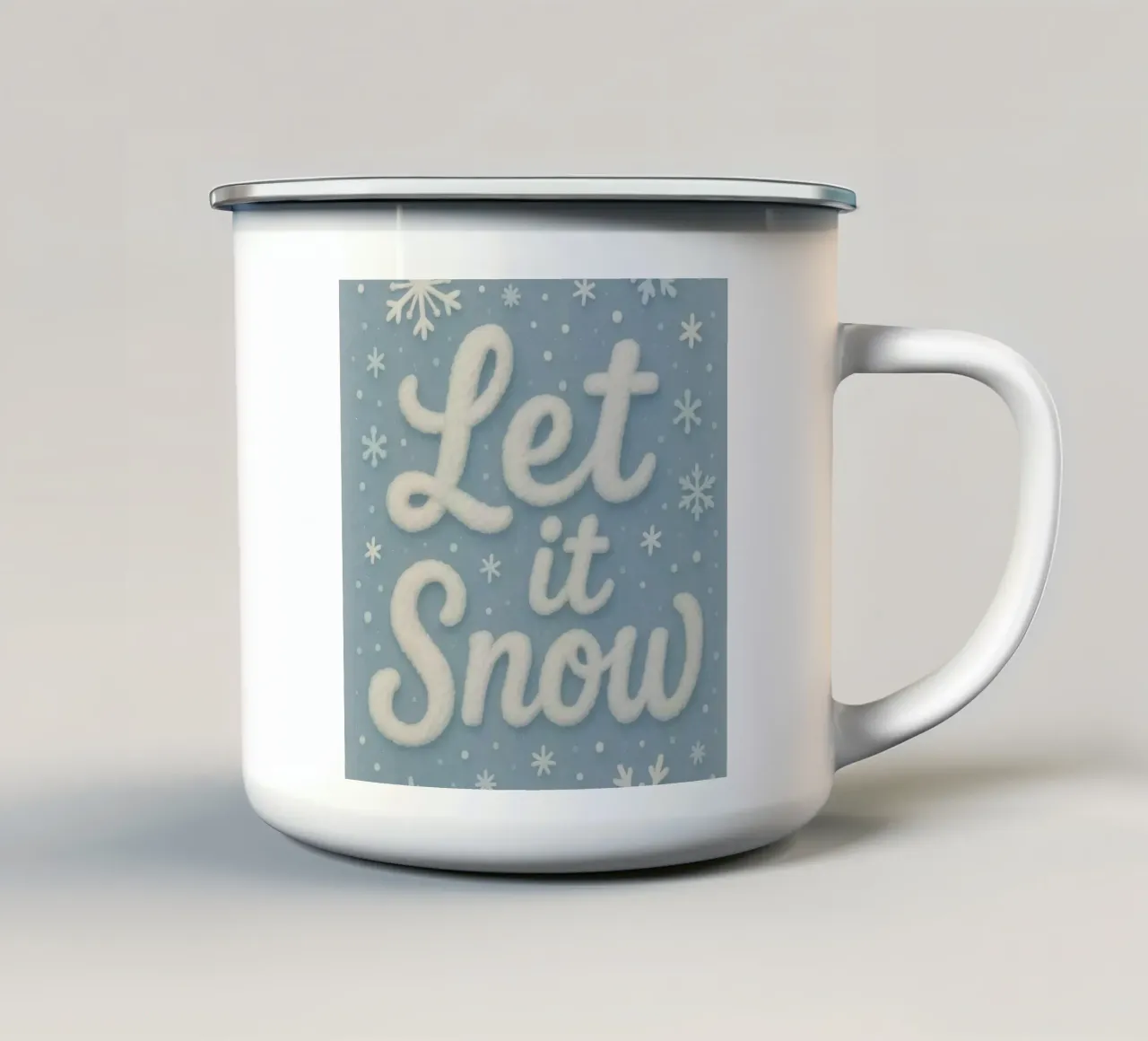 Morbide scritte invernali sulla neve tazza in smalto da Nordic Noel Studio