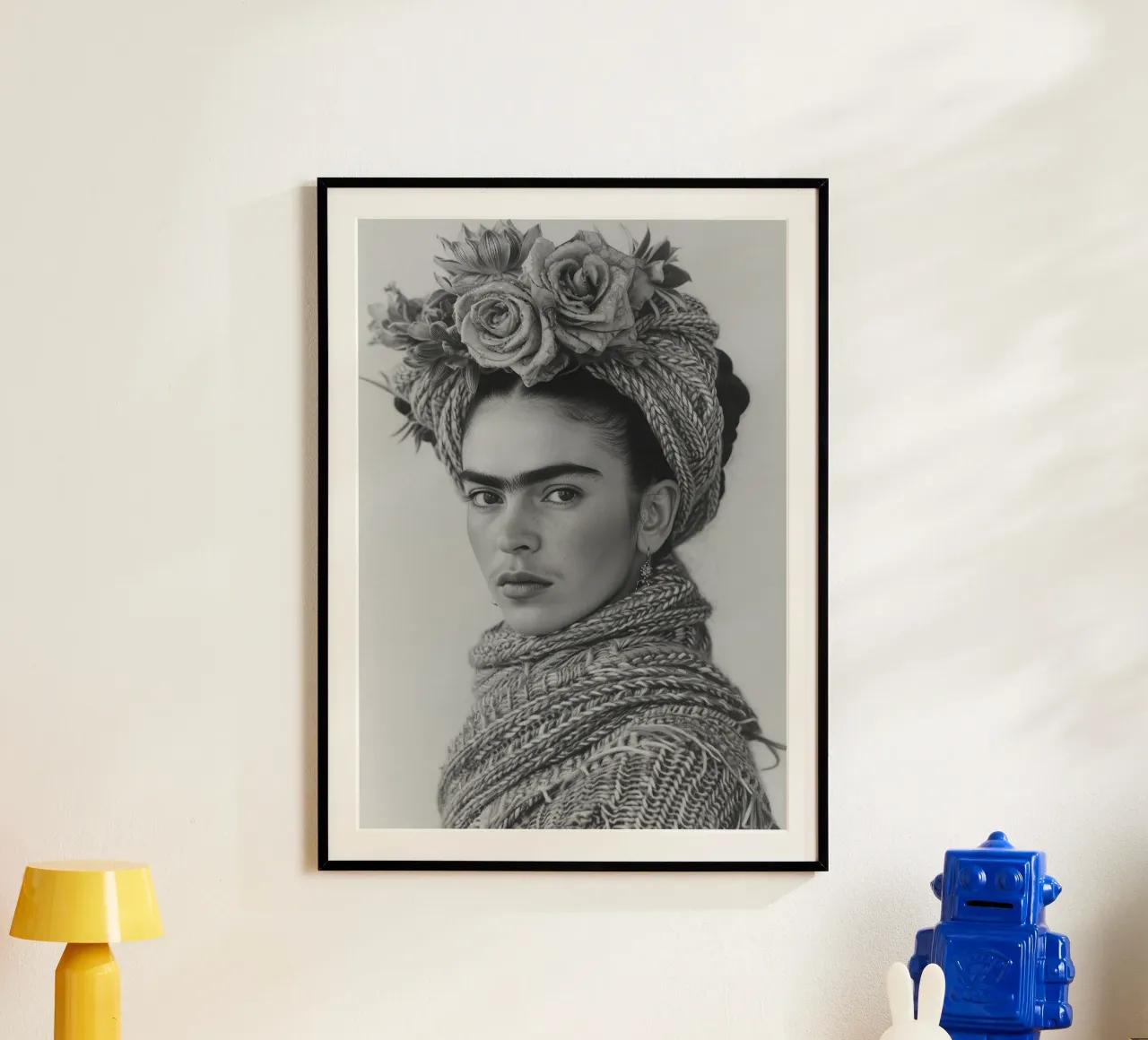 Frida Kahlo "Fierce Feminine Power" poster con telaio in plastica da Fantasias Florales