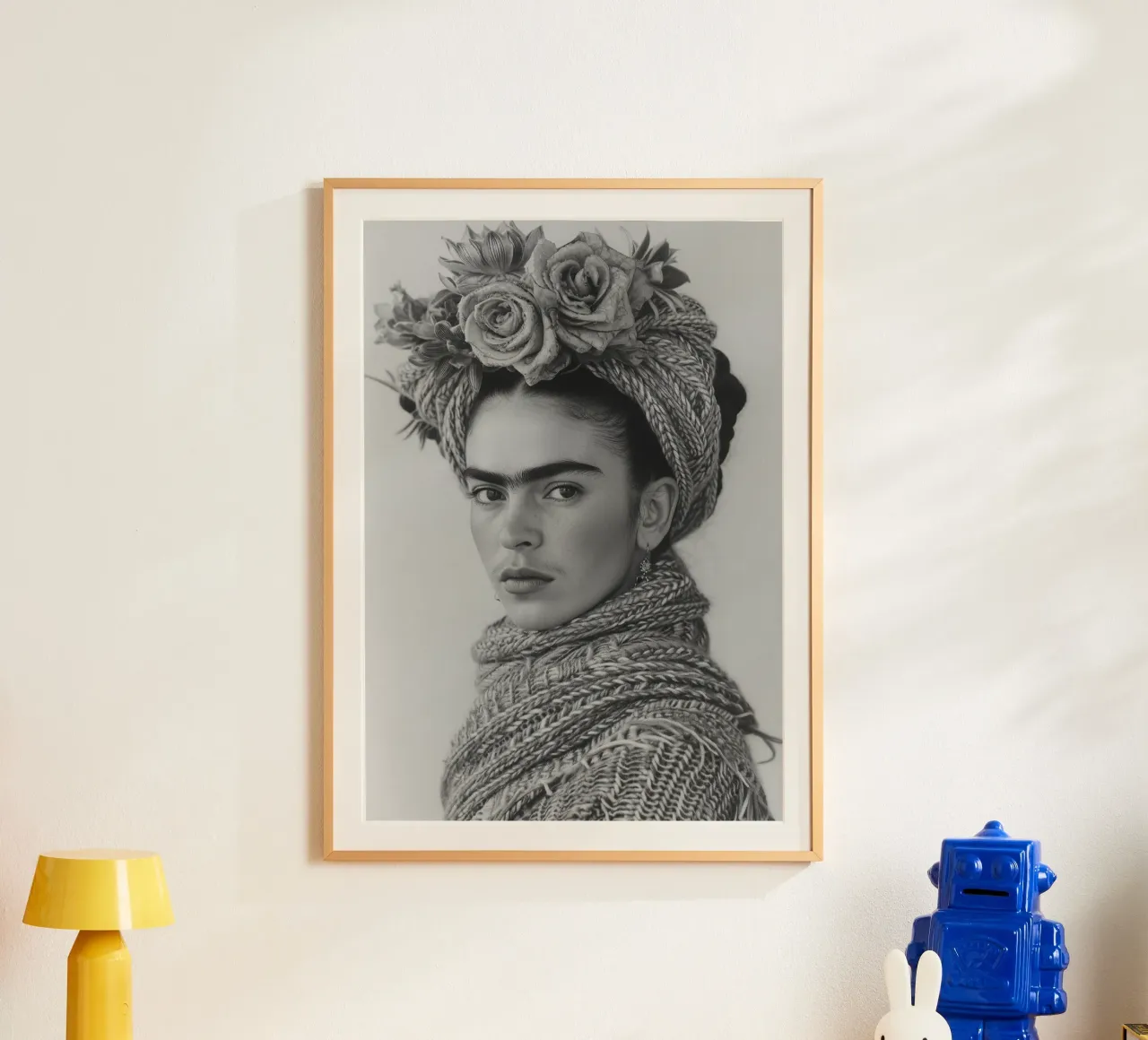 Frida Kahlo "Fierce Feminine Power" poster con telaio in plastica da Fantasias Florales