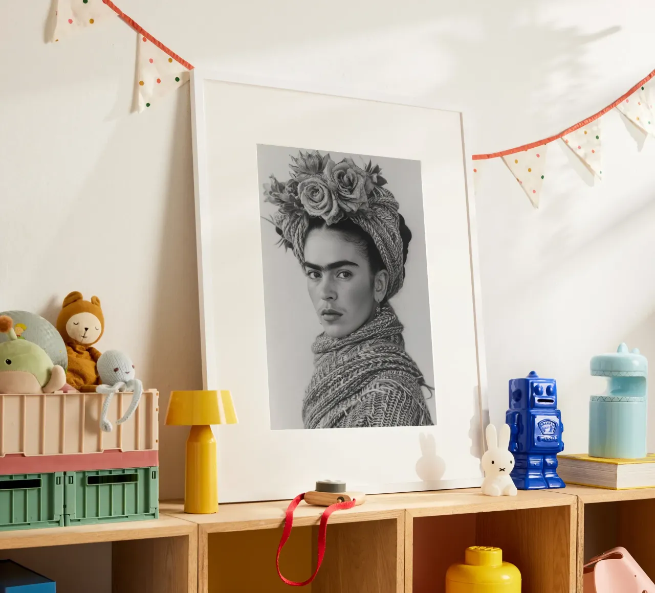 Frida Kahlo "Fierce Feminine Power" poster con telaio in plastica da Fantasias Florales