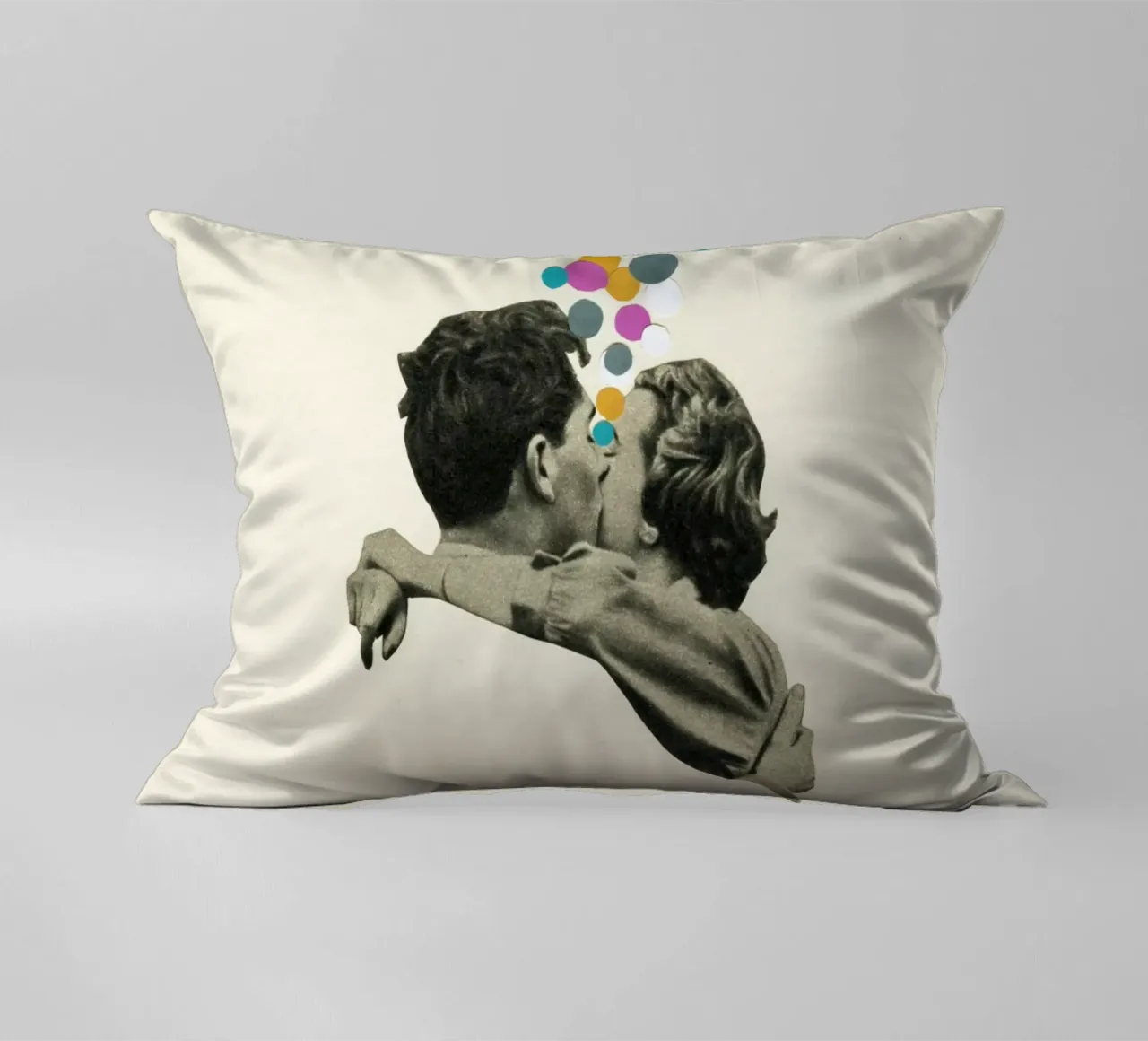 Il primo bacio cuscino da Cassia Beck Collage