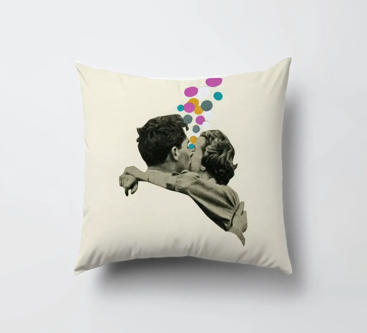 Il primo bacio cuscino da Cassia Beck Collage