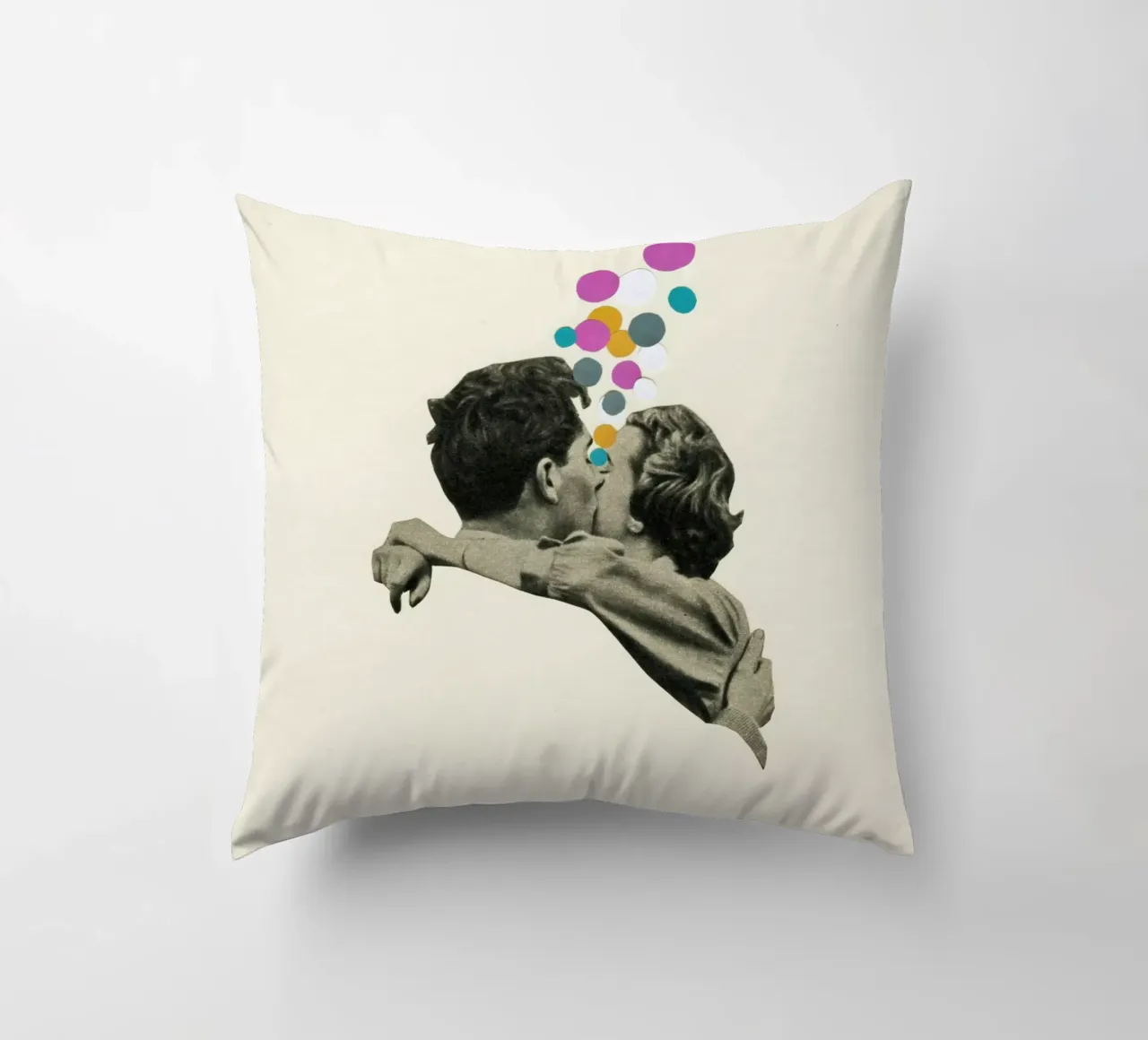 Il primo bacio cuscino da Cassia Beck Collage