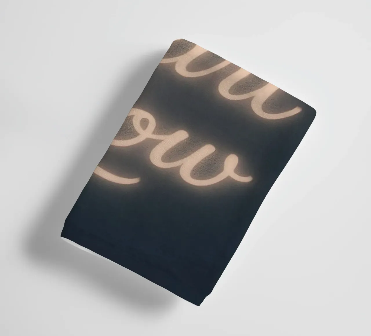 Let Your Heart Glow - Soft Neon Script serviette de bain de Nordic Noel Studio