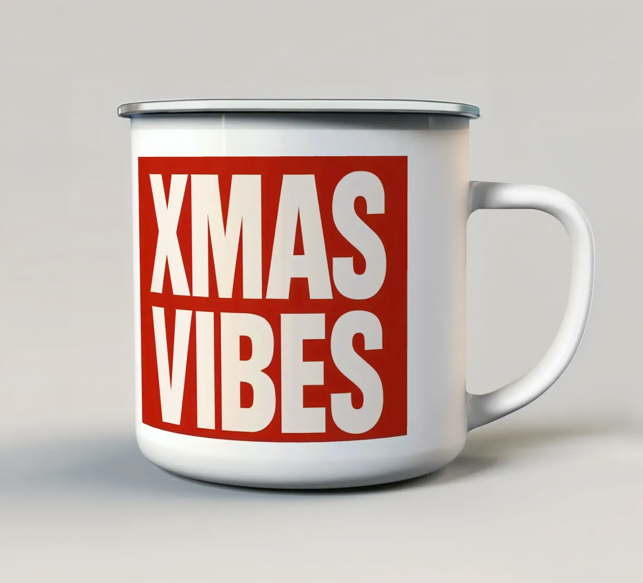 XMAS Vibes - Tipografia rossa in grassetto tazza in smalto da Nordic Noel Studio