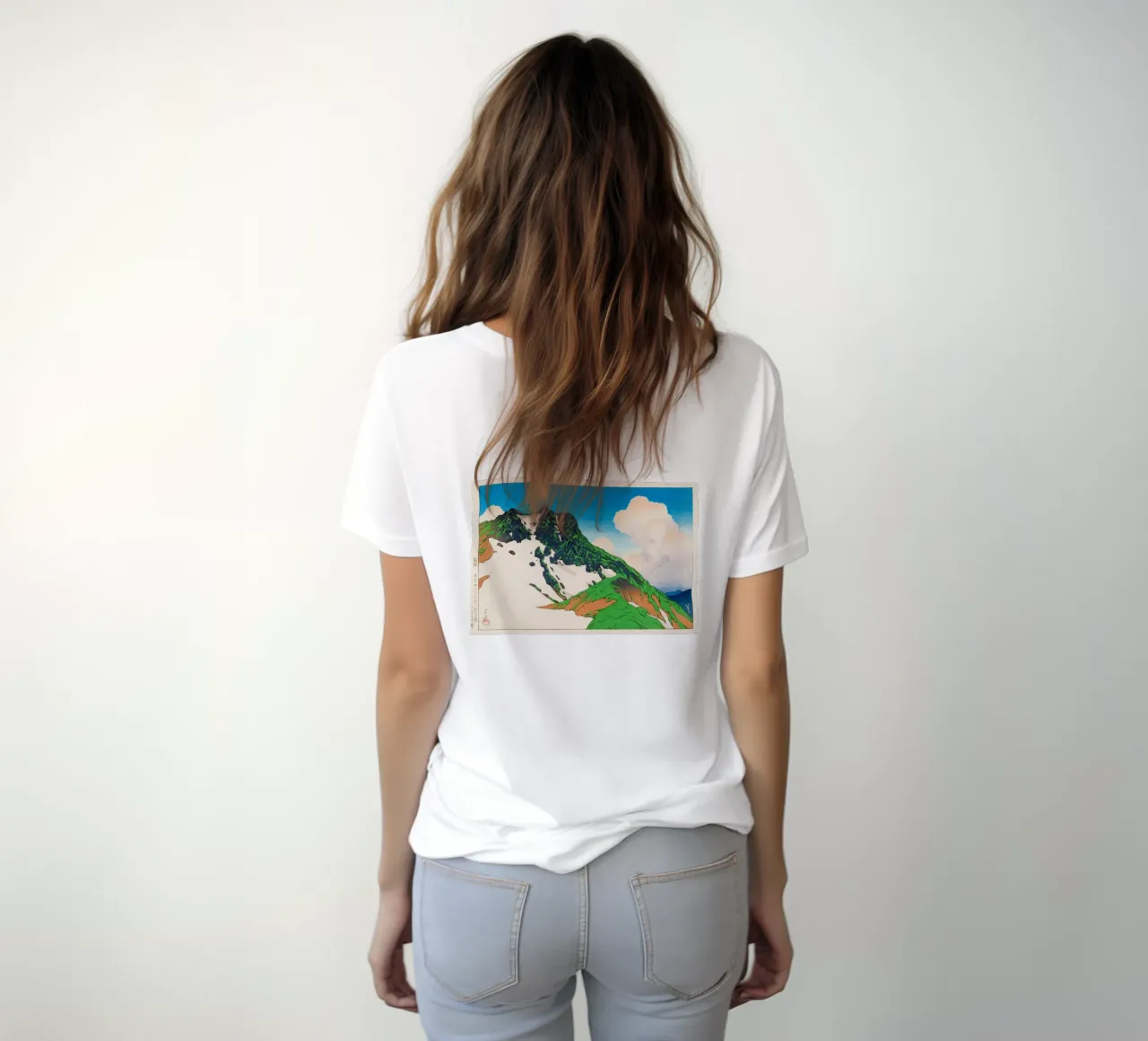 View of Asahigadake from Mount Haku by Kawase Hasui t-shirt da Haru Prints