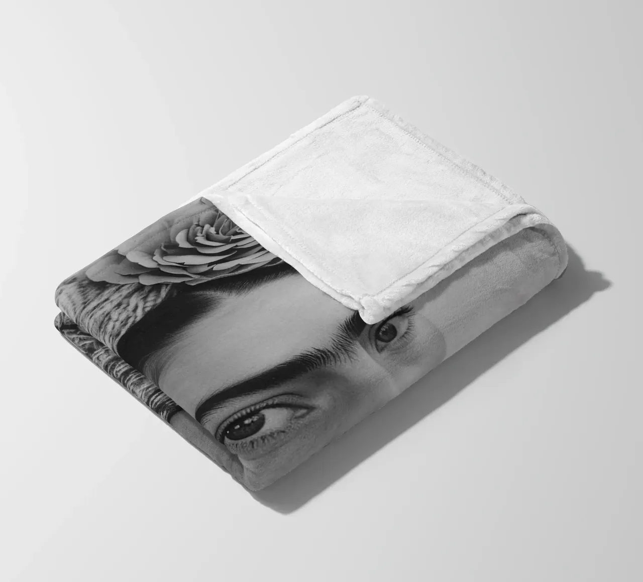 Frida Kahlo "Expression of Resilience" coperta in pile da Fantasias Florales