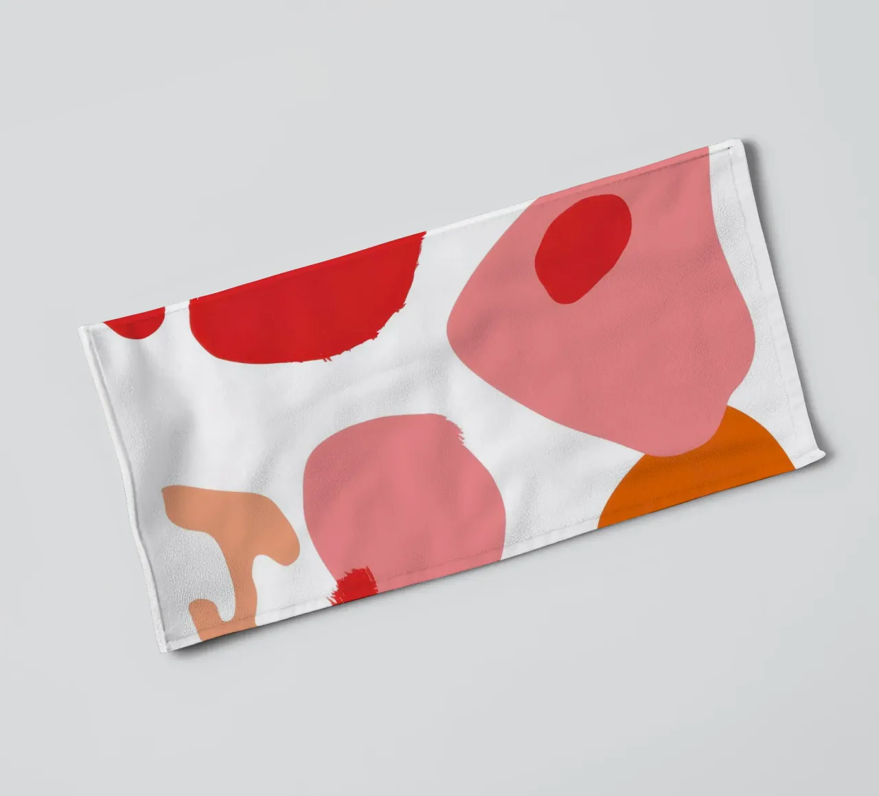 Speelse vormcompositie badhanddoek van Sky Velour