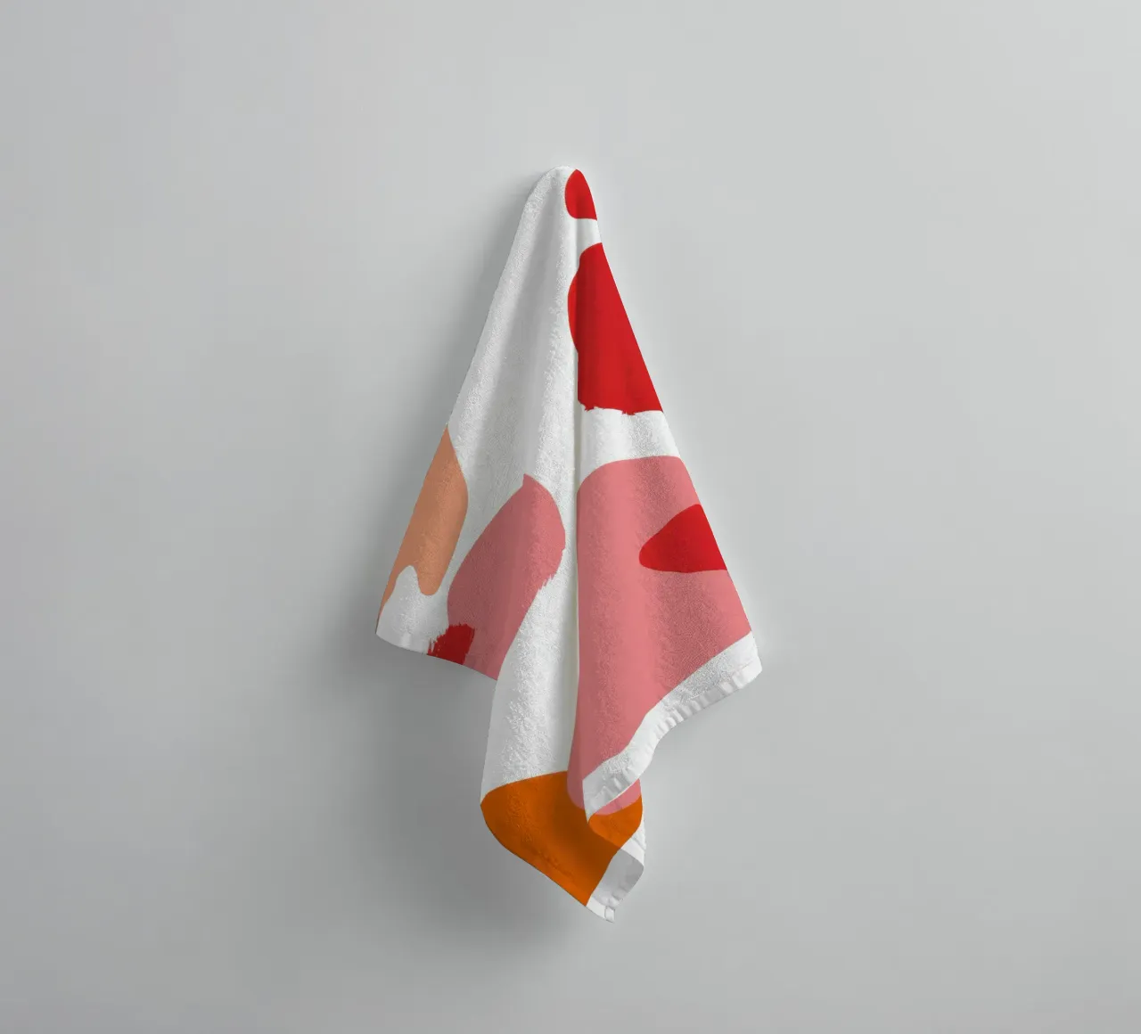 Speelse vormcompositie badhanddoek van Sky Velour