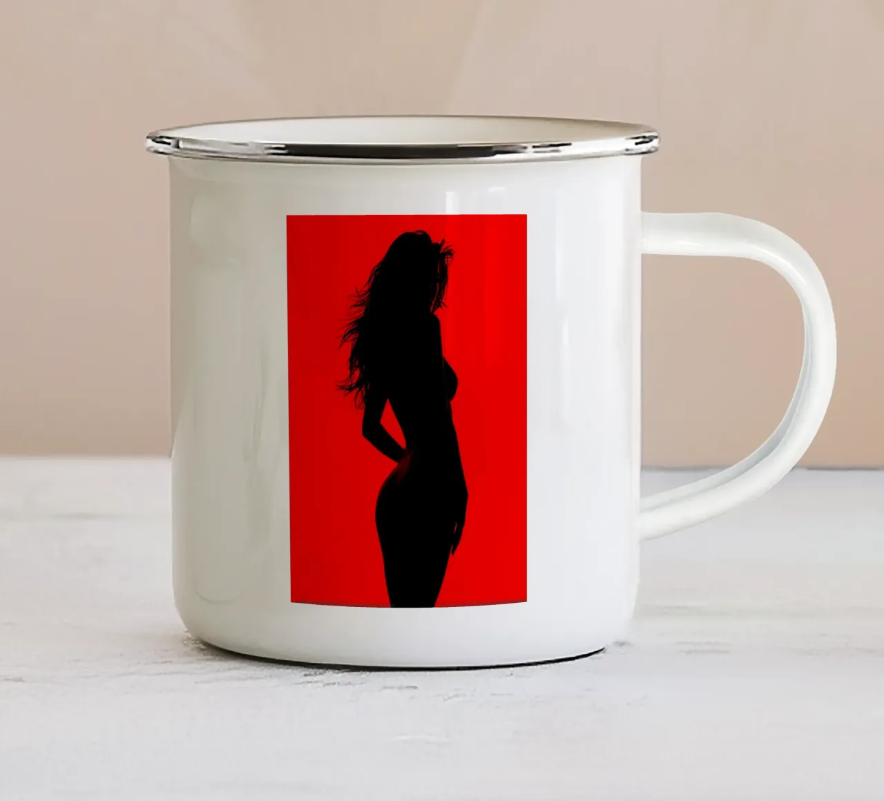 Sagoma scura di una donna tazza in smalto da uniqe world