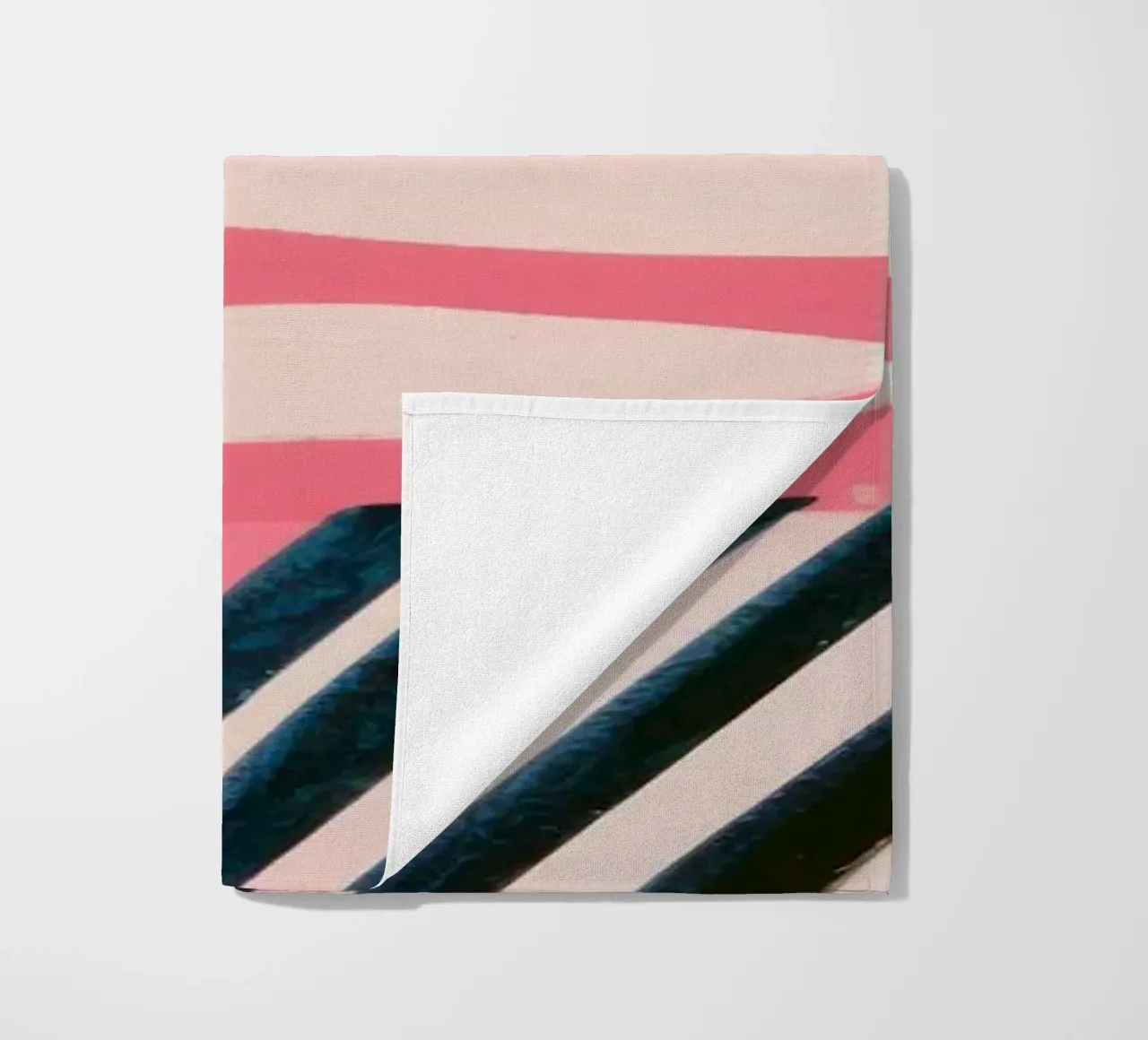 Abstract Regenboog Krabbel strandhanddoek van Sky Velour