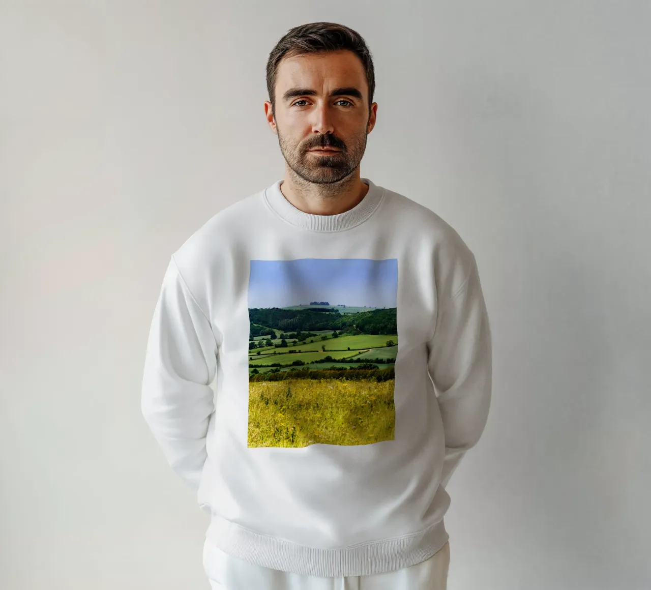 Paesaggio delle colline verdi felpa da The art seasons