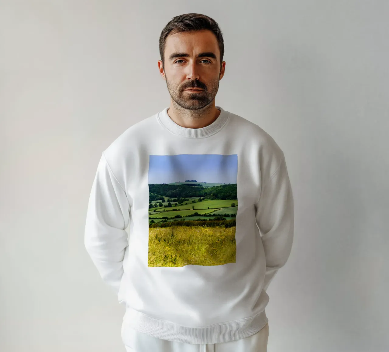 Paesaggio delle colline verdi felpa da The art seasons