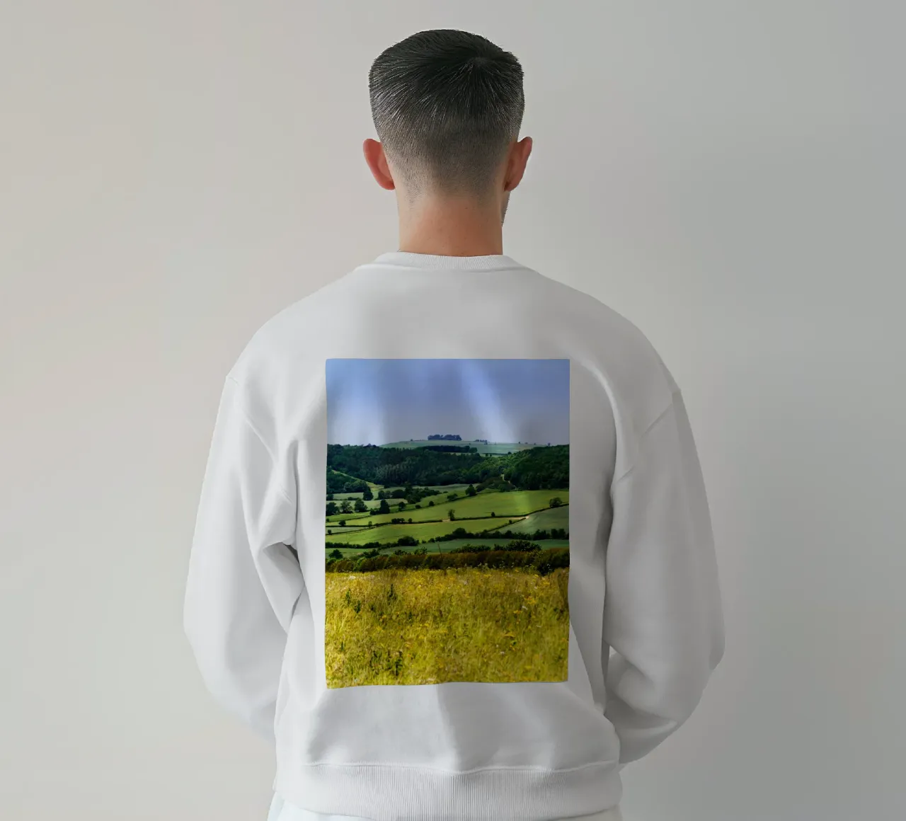 Paesaggio delle colline verdi felpa da The art seasons