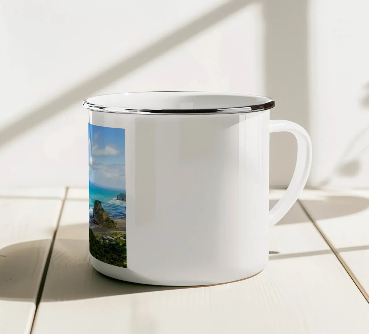 Spiaggia di Piha Roccia del Leone tazza in smalto da The art seasons