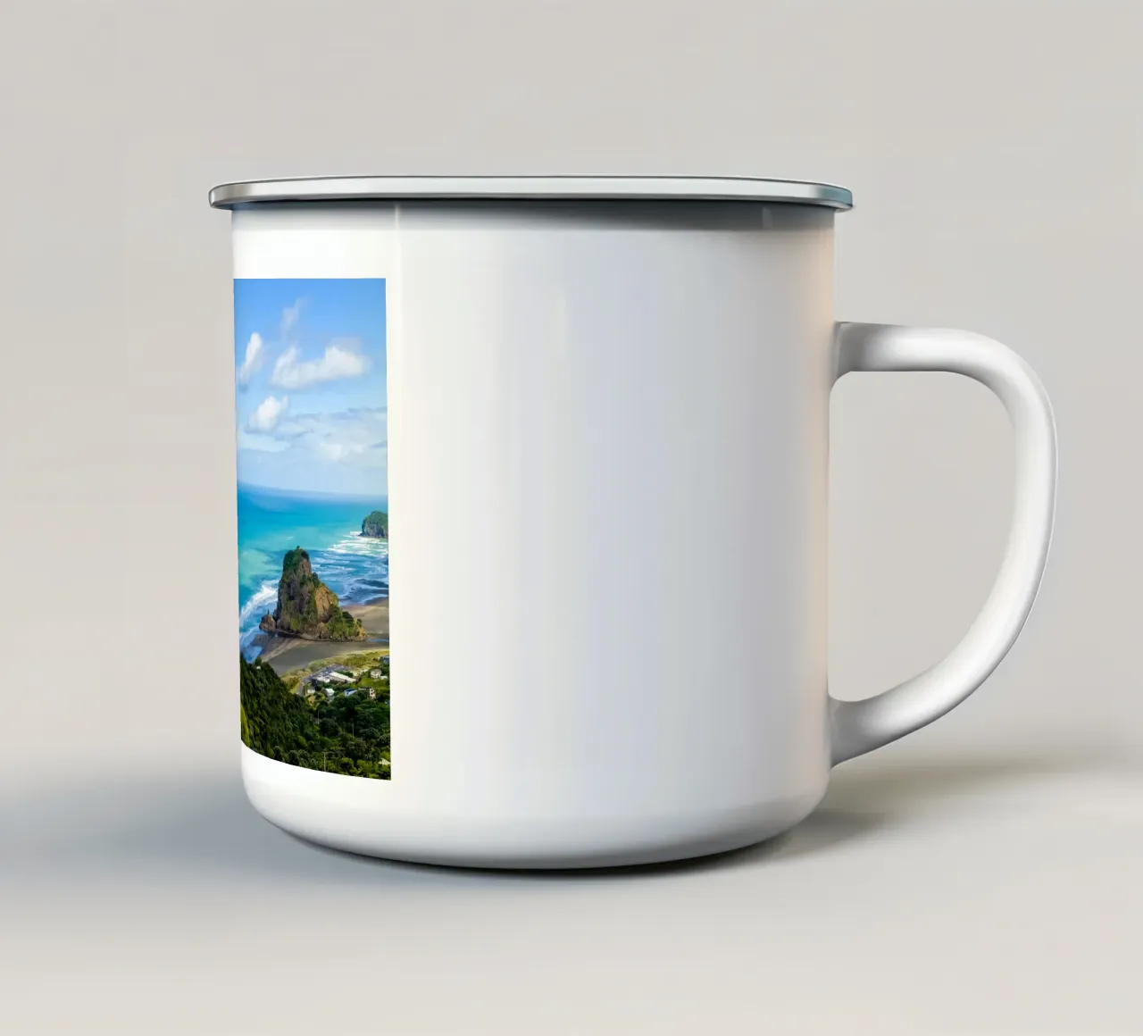 Spiaggia di Piha Roccia del Leone tazza in smalto da The art seasons