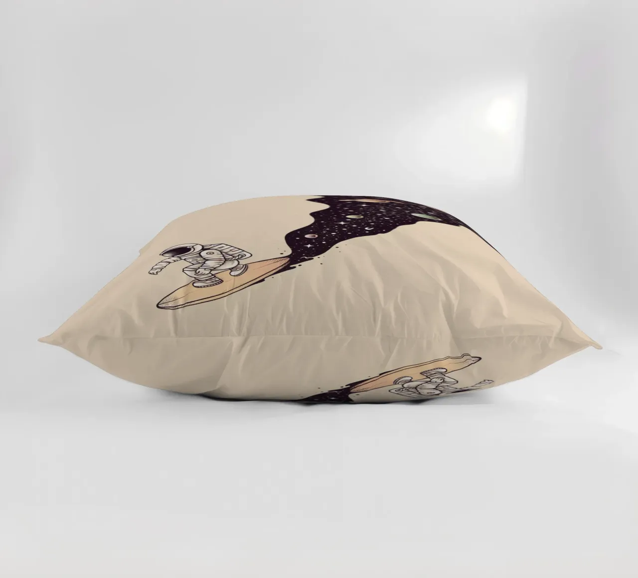 Enkel Dika - Explore the Unknown cuscino da The Artcircle