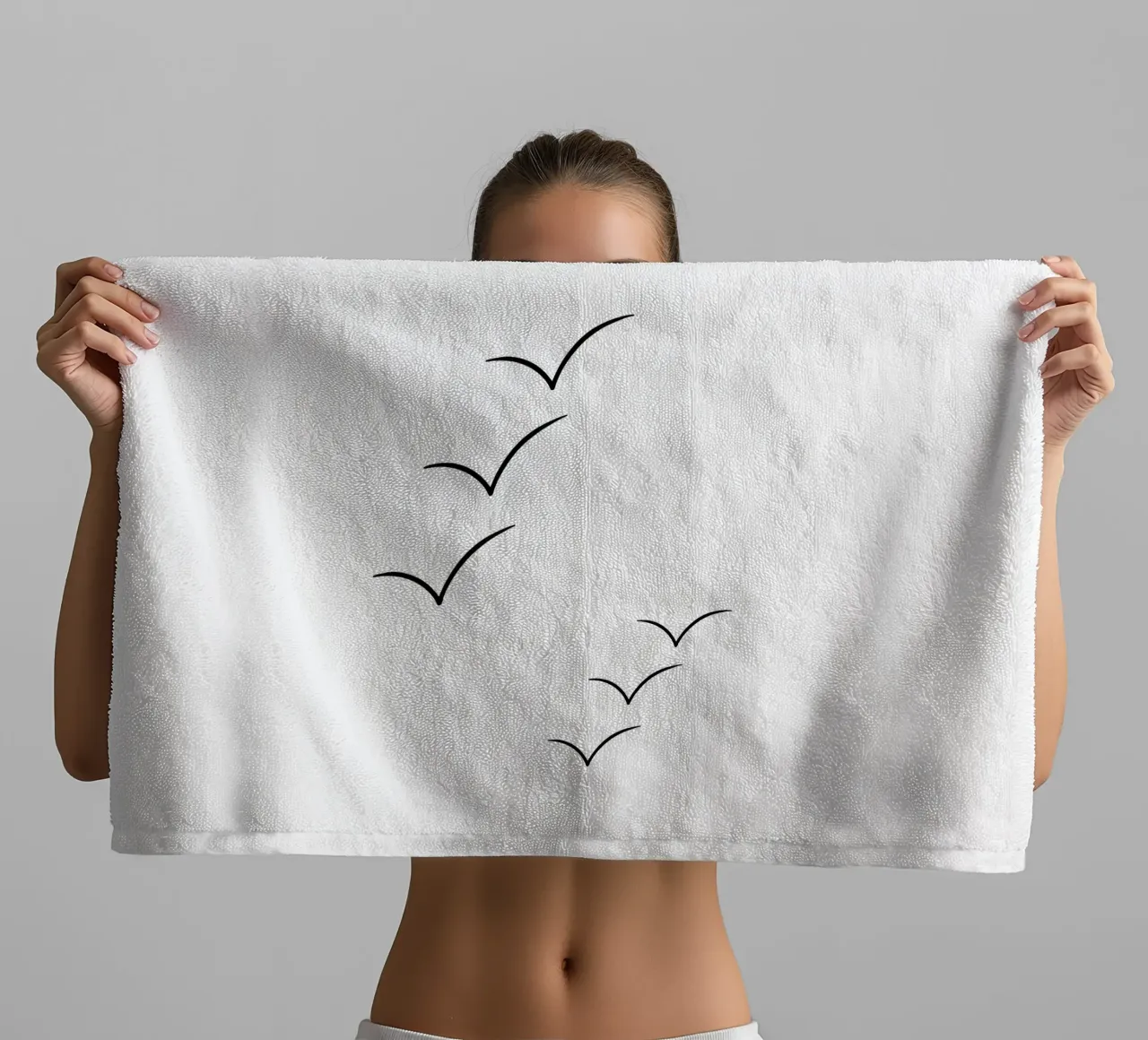 Lijn Art Zeemeeuwen over de Zee Minimalistische Vogelafbeelding badhanddoek van Bold & Simple