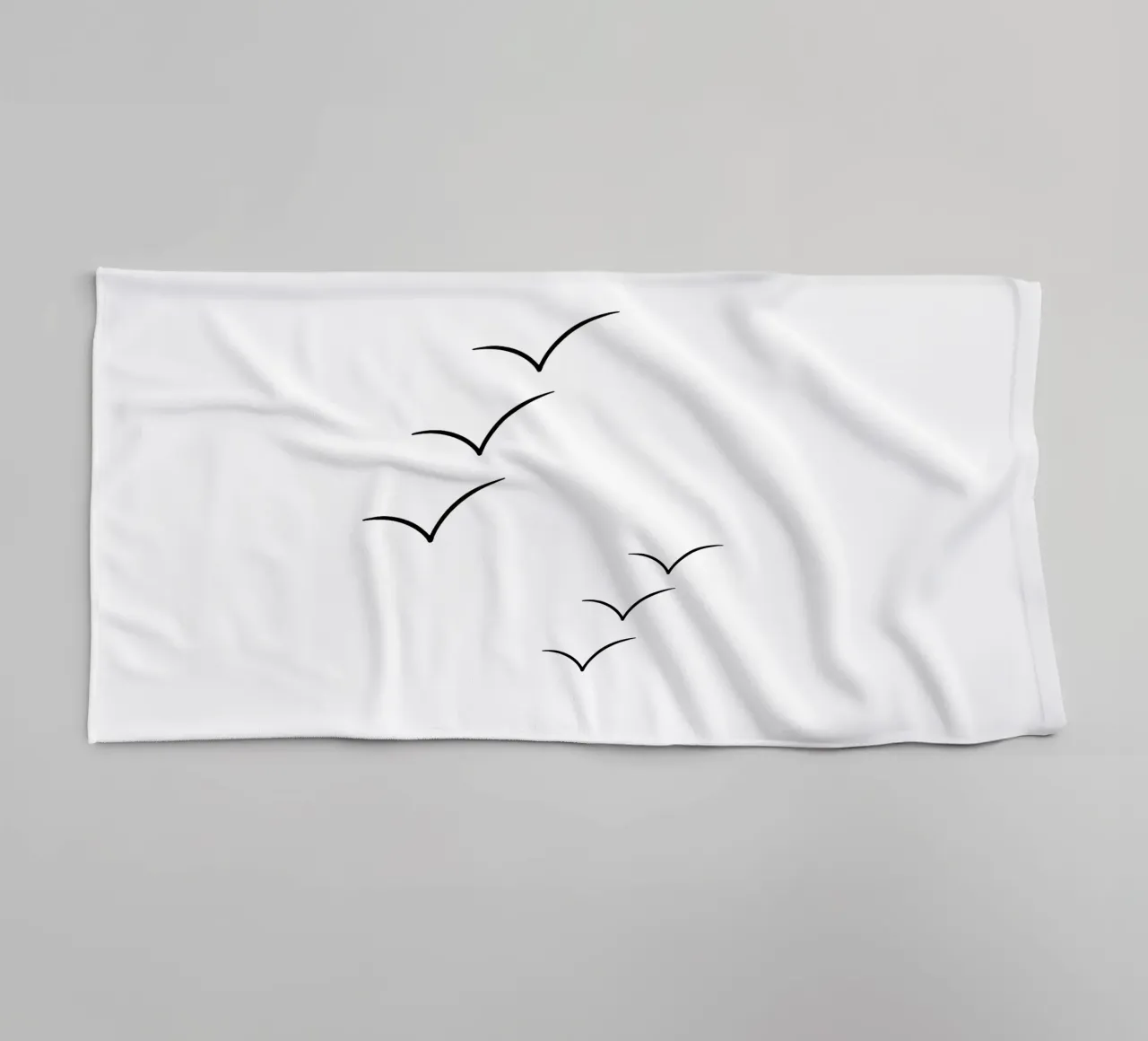 Lijn Art Zeemeeuwen over de Zee Minimalistische Vogelafbeelding badhanddoek van Bold & Simple