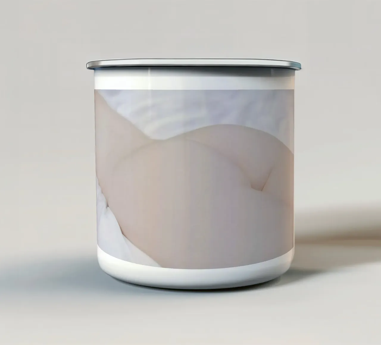 The Silkmoth 8 tazza in smalto da Paul Aidan Perry
