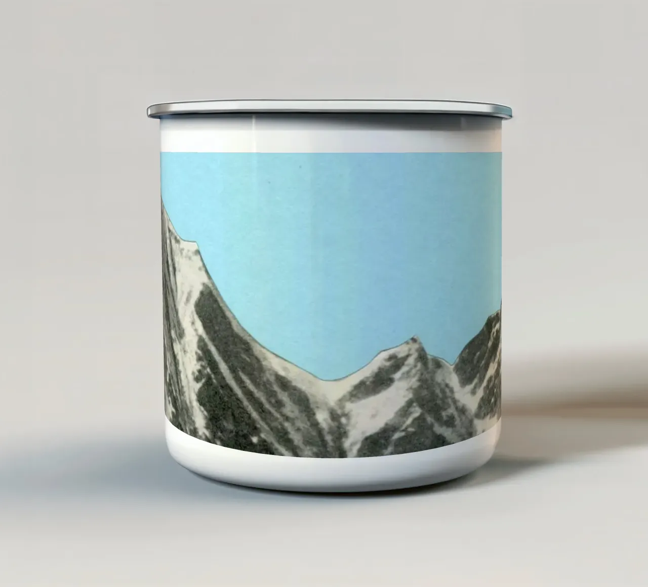 Cieli blu tazza in smalto da Cassia Beck Collage