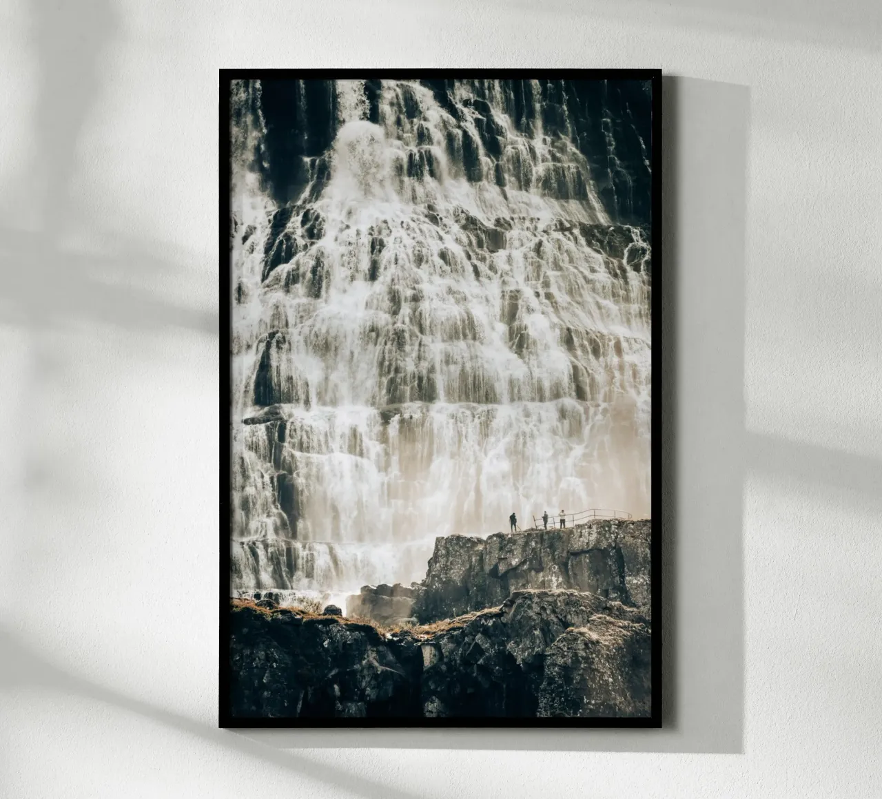 WasserWand - Island Poster mit Holzrahmen von stine wiemann