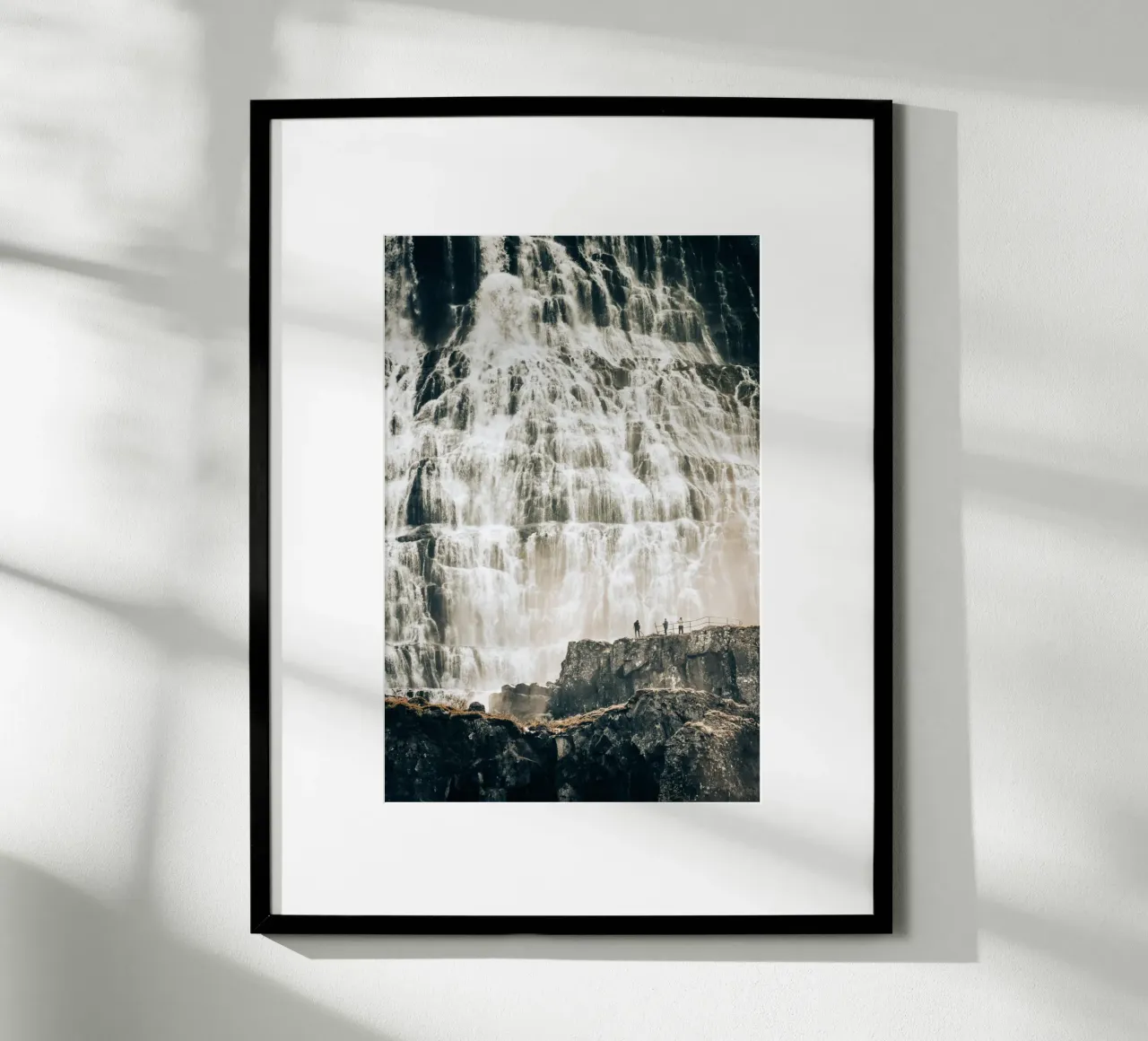 WasserWand - Island Poster mit Holzrahmen von stine wiemann