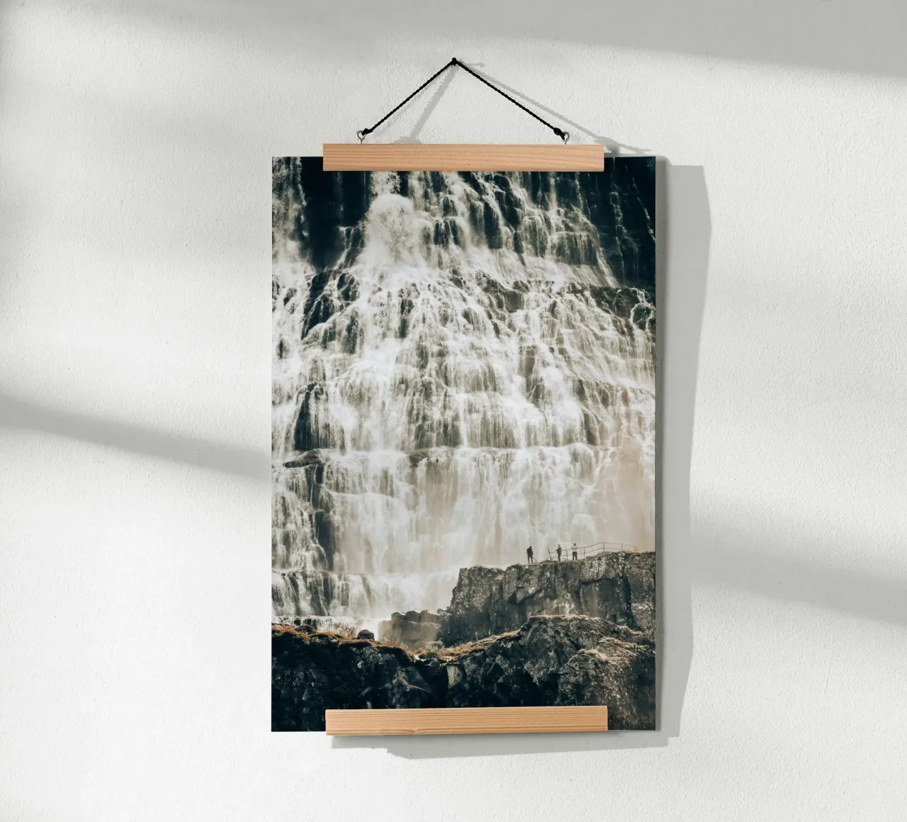 WasserWand - Island Poster mit Holzrahmen von stine wiemann