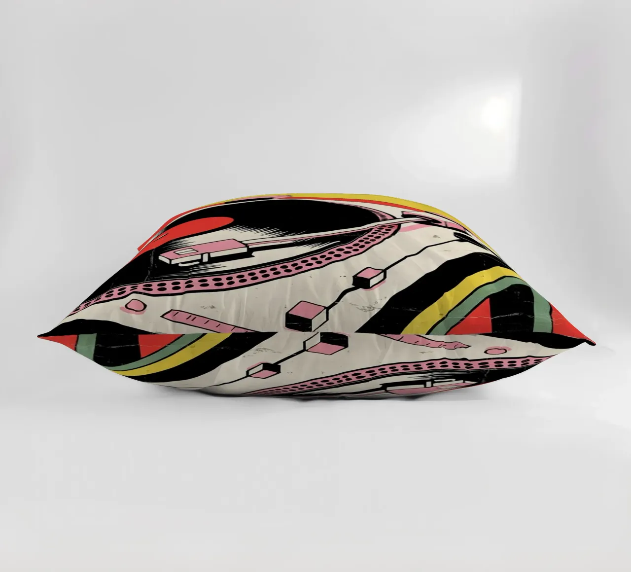 Giradischi retrò in stile pop art colorato cuscino da Plain Thoughts