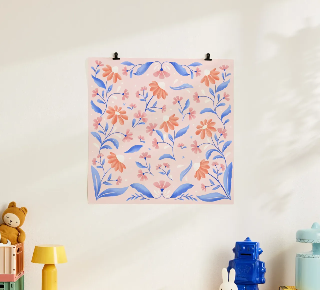 Gebloemd lentepatroon in perzikkleur met contrasterend blauw hahnemühle van CalliLetters