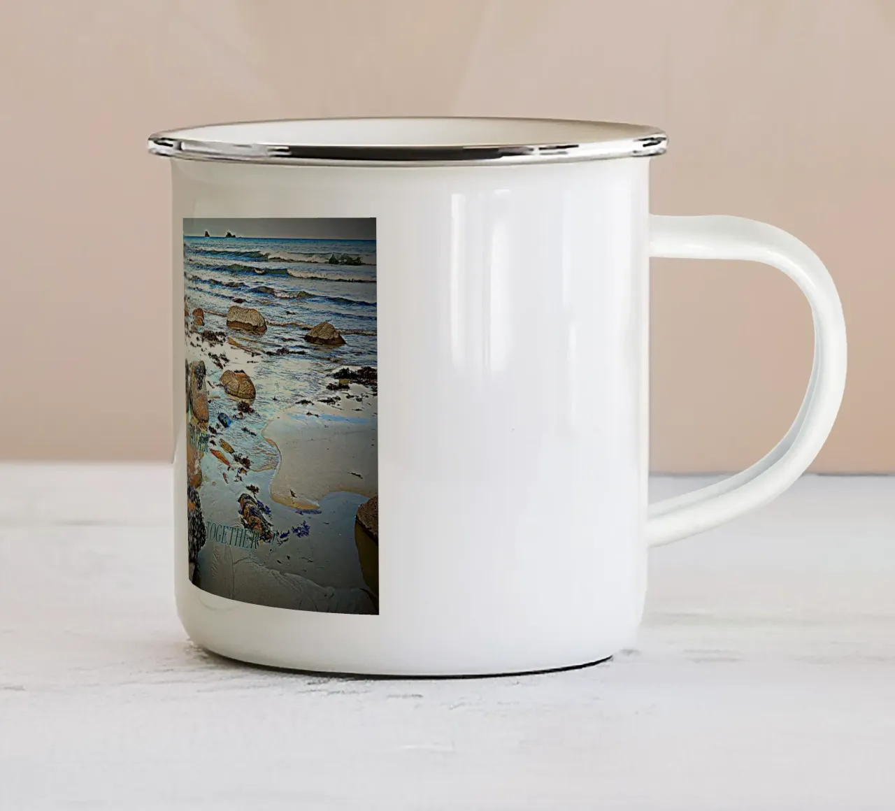 PIÙ FORTI INSIEME. tazza in smalto da TYPOGRAPHY BY THIERRY VOBMANN