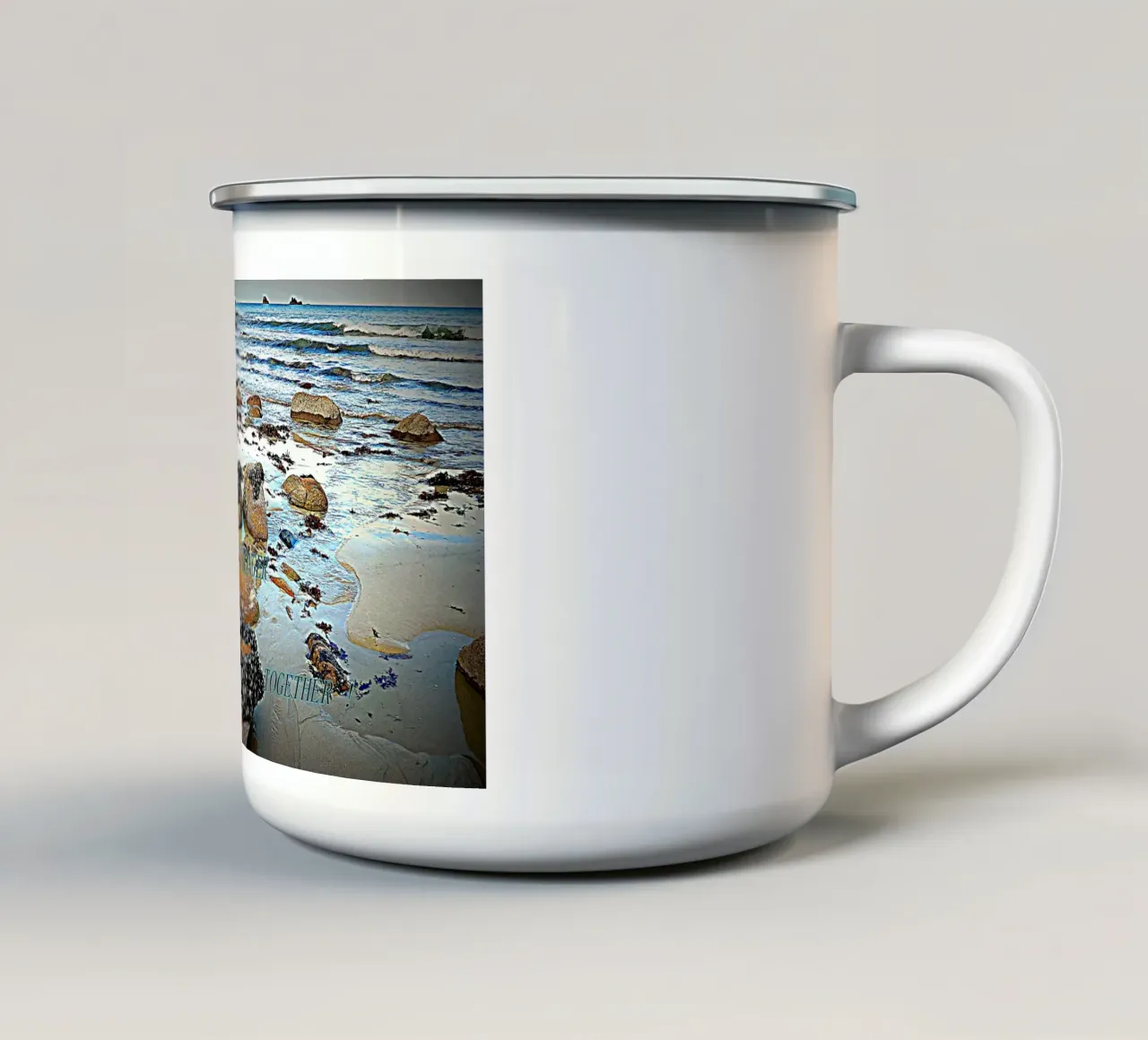 PIÙ FORTI INSIEME. tazza in smalto da TYPOGRAPHY BY THIERRY VOBMANN