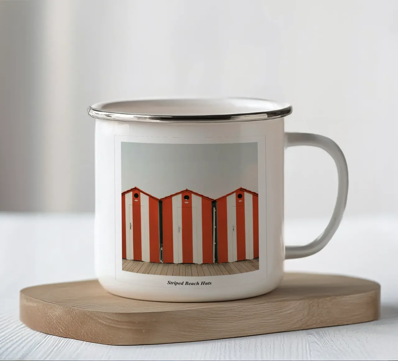 Capanne da spiaggia a strisce tazza in smalto da aaron Shop