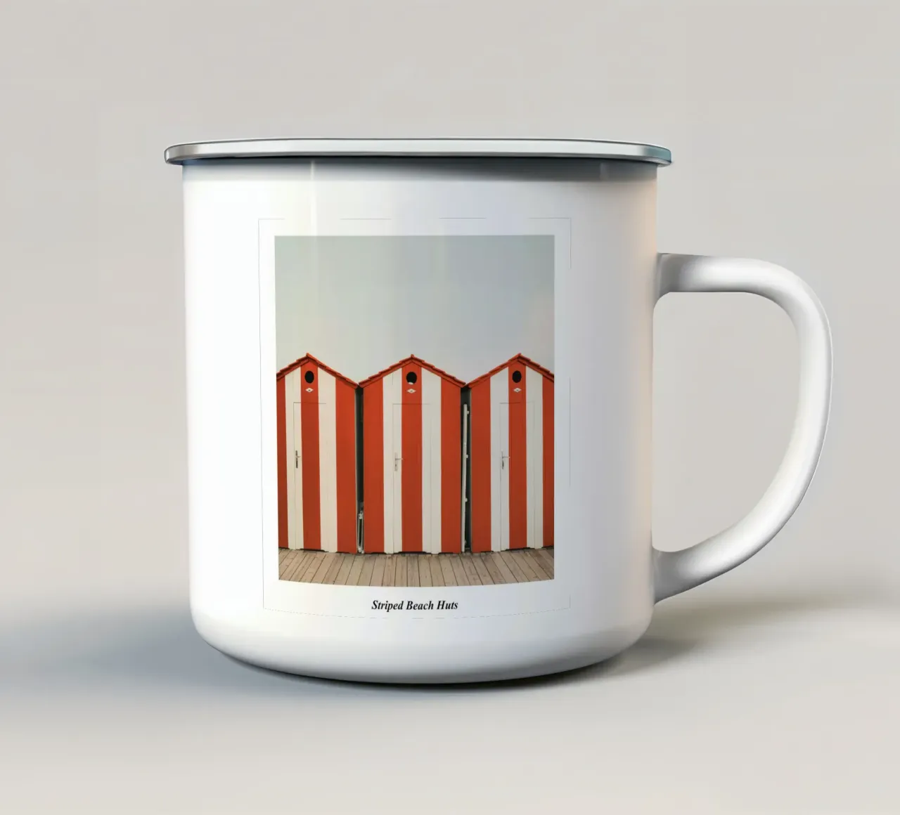 Capanne da spiaggia a strisce tazza in smalto da aaron Shop