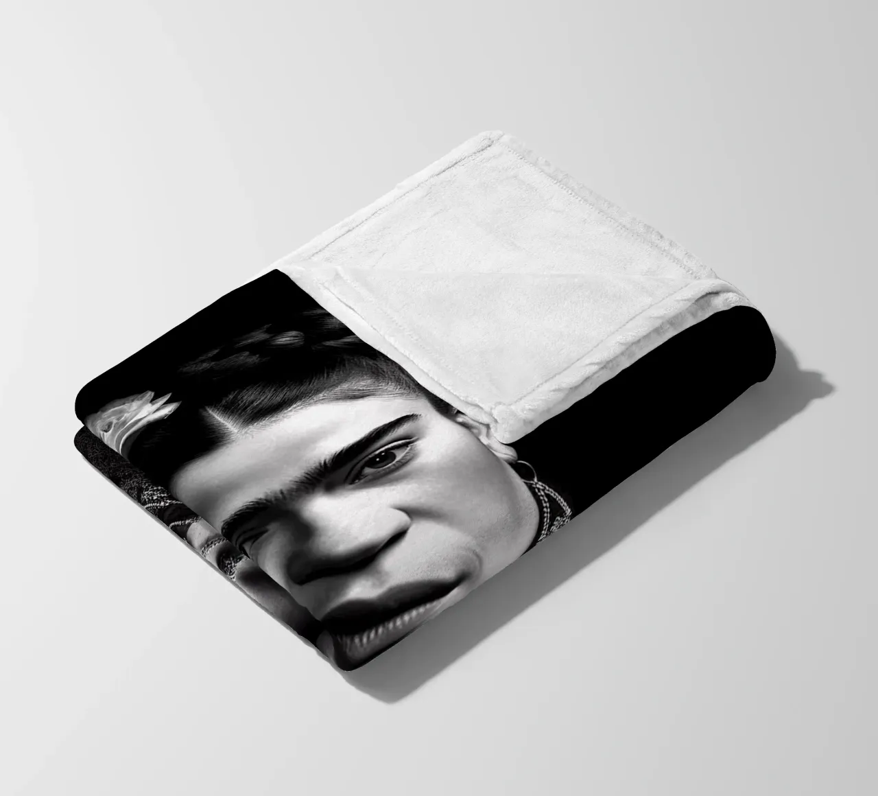 Frida Kahlo "Resilience Redefined" coperta in pile da Fantasias Florales